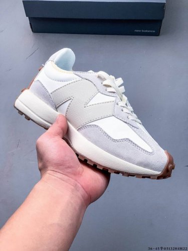 new Balance Ms327系列复古休闲运动慢跑鞋 原鞋打版 细节完美 采用尼龙及猪巴革麂皮物料拼接构成#中底高弹Pu材质及满丁防滑橡胶外底上世纪 70