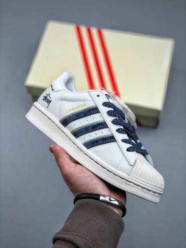 Adidas Originals Superstar X Stussy 白蓝采用全新头层拼接皮革材质后跟采用特色3D立体印字 渠道正品订单 诠释市场最高工艺水平