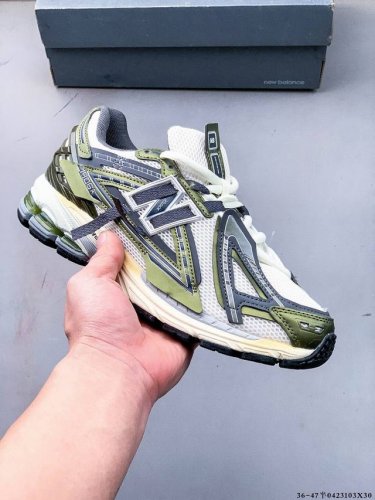 New Balance M1906Ri Nb宝藏老爹鞋款，复古元素叠加，质感超级棒，楦版型材料细节做工精细，货如实拍图 作为Nb最经典的档案鞋型之一，与 2一样