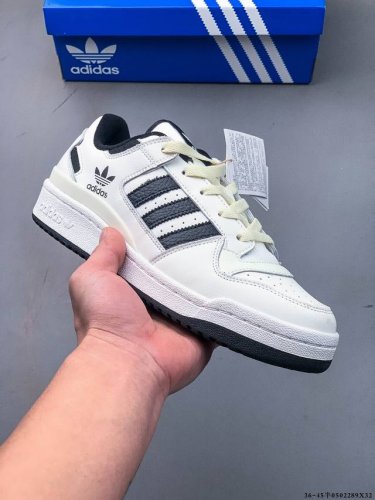公司级头层！阿迪达斯 Adidas Originals Forum 84 Low Adv 低帮百搭潮流休闲运动板鞋。以复古篮球鞋的外形为基础，采用皮革拼接，简约