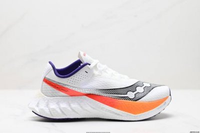 公司级Saucony索康尼 Endorphin Pro系列啡鹏4男女低帮缓震跑步鞋 索康尼推出的Endorphinpro4跑鞋是一款外观激进但脚感舒适的跑鞋，采