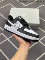 200 Nike Air Force 1 Low 空军一号低帮百搭休闲运动板鞋 弹性十足的缓震性能和出色的中底设计 复古与现代的外型结合 造就出风靡全球三十多年