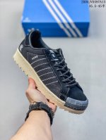 阿迪达斯Felipe Gustavo X Adidas Originals Superstar Adv “Core Black Better Scarlet”