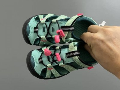 海外版Keen潮牌二代轻便儿童溯溪两穿凉鞋 Size：24-37码 新工厂P新工艺 升级版二代 细节做工超精致 橡胶耐磨防滑大底，脚感超赞 魔术贴设计，方便调节