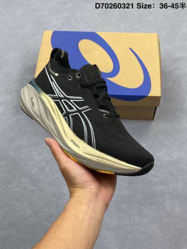 180 公司级Asics 亚瑟士Gel-Nimbus 26稳定跑鞋鞋面采用双层提花网面设计，提高包裹性和透气性，后跟搭载稳定系统科技T-Gel提升整体支撑力和结