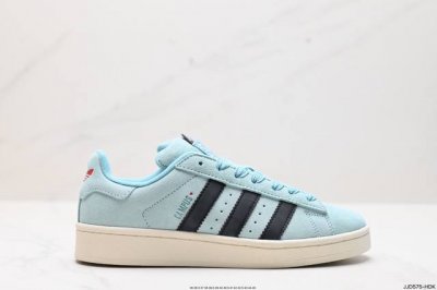 公司级阿迪达斯 Adidas Originals Campus 00S 小面包 鞋身采用绒面皮料搭配白色常规皮革，质感上还是延续了经典 Campus 的设计。
