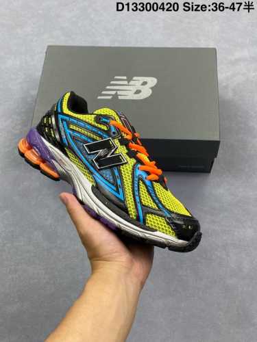 New Balance M1906R系列 复古老爹防滑耐磨低帮 跑步鞋 男女同款 采用轻质牛剖革拼接透气网眼衬垫织物鞋面材质 T-Beam大底提供足步弓支撑 保
