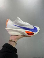 公司级新品发布 Nike Air Zoom Alphafly Next% 整体采用前作的设计语言，并且对后者的细节进行升级，马拉松和长距离路跑的性能极限设计而生