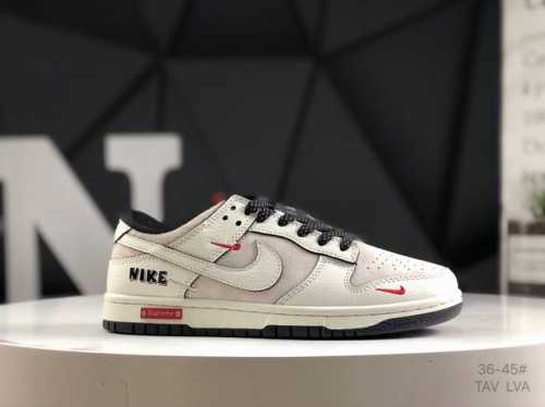 公司级带半码 耐克 Nike Dunk Low 复古板鞋，尽情迈步，彰显个性风采。采用牛柔软皮革鞋面，经久耐穿，塑就如元年款 Dunk 般的复古质感。鞋头透气孔