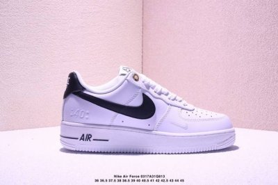 170 公司级耐克Nike Air Force 1“07空军一号低帮百搭休闲运动板鞋。柔软、弹性十足的缓震性能和出色的中底设计，横跨复古与现代的外型结合，造就出