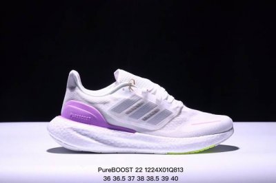 公司级阿迪达斯adidas Pureboost 22爆米花缓震中底跑步鞋。鞋面以织编材质为基底，后及跟脚趾处融全入新设计，通过格网印刷支将撑材料于附鞋面上，既保