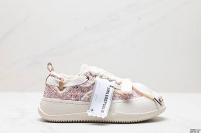 公司级smilerepublic 牛仔蓝 可替换开口笑厚底 潮流时尚运动 防滑耐磨 低帮 帆布鞋 该鞋款采用多块裁片拼接制成 沿用了一贯的开口笑设计 新配色又有