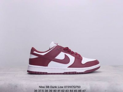 耐克nike Sb Dunk Low 扣篮系列 复古低帮休闲运动滑板板鞋。采用脚感柔软舒适zoomair气垫，有效吸收滑板等极限运动在落地时带来的冲击力，为街头
