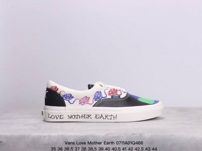 Vans Love Mother Earth 生态地球 配色很特别 鞋头合起来是地球的图案 一只主题是“水”一只主题是“火”四面搭配不同风格 特点鞋尾的日月刺绣