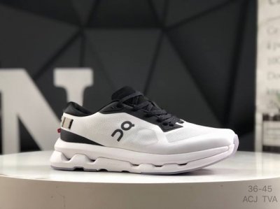 on 昂跑 Cloudzone 轻量运动休闲鞋 杨幂同款 脚感很舒服 鞋底柔软且包裹性好 上脚显腿长 不用系鞋带很方便 不管休闲还是运动都很百搭 尺码 如图所示
