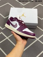 耐克 乔丹Air Jordan 1 Low Aj1 乔1 乔丹1代Aj1 低帮复古文化休闲运动篮球鞋。该鞋款从 1985 年元年款汲取设计灵感，焕新演绎简约经典
