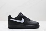 真标耐克Nike Air Force 1'07 空军一号低帮百搭休闲运动板鞋。柔软、弹性十足的缓震性能和出色的中底设计，横跨复古与现代的外型结合，造就出风靡全球