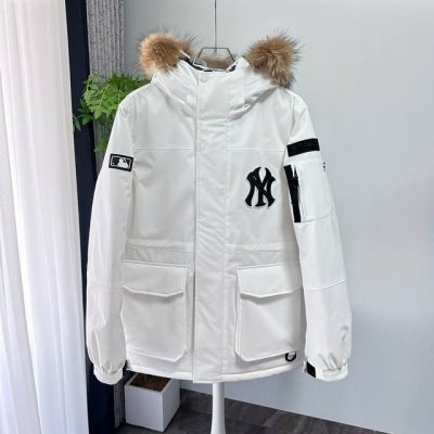 特价230。段码处理M 2Xl各一件。 ｜洋基队 羽绒服 Mlb是韩国F&F旗下潮流服装品牌，拥有150年历史的经典传统，是街头文化和国际生活方式的领导者。Ml