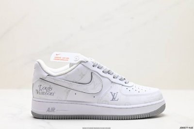 公司级nike Air Force 1 Low 空军一号低帮百搭休闲运动板鞋 弹性十足的缓震性能和出色的中底设计 复古与现代的外型结合 造就出风靡全球三十多年的