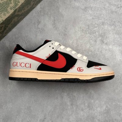 本地 核心私 Gucci X Nike Dunk Sb Low 古驰古奇 X 耐克 Sb 联名黑白红 低帮休闲运动板鞋 鞋身整体以黑色磨砂打造，搭配米白色皮革框