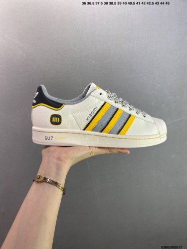 核心私 公司级Ad Originals Superstar 经典复古贝壳头板鞋 Jp9310 诞生于1969年 是第一双将全皮面鞋 身与橡胶鞋头结合在一起的低帮