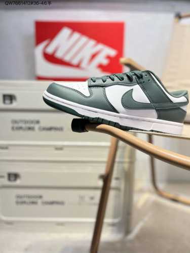 180 耐克Nike Dunk Low 板鞋Sb系列经典百搭休闲运动板鞋加厚鞋舌的填充，使舒适性大大提升，同时也更方便穿脱中底部分则加入了脚感柔软舒适Zooma