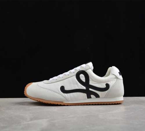 罗意威loewe 2025 Ballet Runner2.0 新款芭蕾舞鞋 超级棒 不对称鞋头造型，作为loewe的标志性设计 超柔软，轻便且灵活的鞋底，新的波