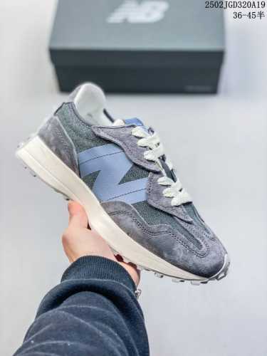 真标 Nb 新百伦 New Balance 327系列复古休闲运动慢跑鞋时尚男女运动鞋 以更纯粹的复古风格设计打造的全新造型 侧身还以解构设计，将 N 字标志以