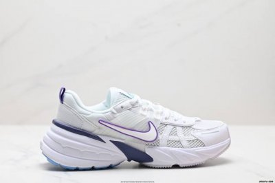 公司级耐克Nike V2K Run跑步鞋复古风潮 网面透气运动鞋 灰银紧致的鞋面材质提供良好的包裹性鞋侧 Swoosh以及鞋头部分搭配增添不少亮点的镀铬细节鞋垫