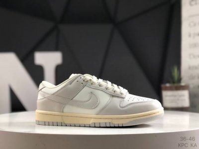 120 Nike Dunk Low 此款鞋采用近几年比较流行的版型设计，外观时尚大气。鞋底采用耐磨的材质，穿上它，让您在平时生活和工作中都会感觉到舒适的体验。