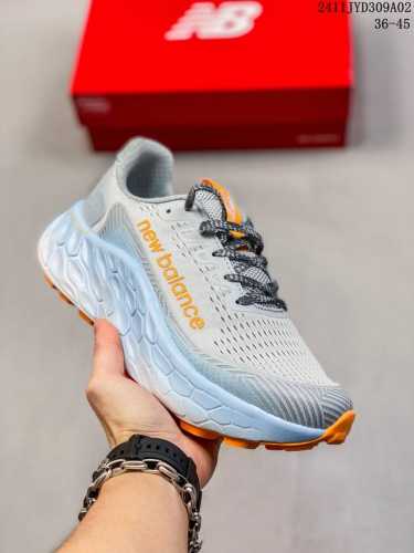 亚瑟士ASICS NOVAVLAST 4 户外越野休闲运动跑步鞋 透气网眼鞋面配合部分合成革材质 采用全新AHAR+橡胶材质,更加耐磨 尺码：36 37 37.