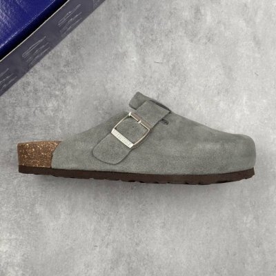 本地 核心私 德国百年知名鞋履品牌 博肯Birkenstock 勃肯半拖系列 #采用质地柔软牛皮绒面革植入 鞋垫和里衬材质 #中底搭载缓震软木橡胶 #外置Eva