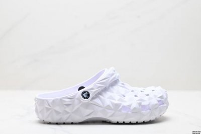 150 公司级Crocs卡骆驰 Eva 榴莲洞洞鞋 一体成型 室外沙滩涉水休闲运动拖鞋 时尚舒适 高品质洞洞鞋 脚感出色 夏季必备单品 出行必备 尺码:36-4