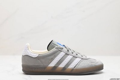 公司级adidas Originals Gazelle Indoor 三叶草休闲防滑耐磨低帮板鞋 鞋头出色设计 塑就出众贴合感 稳固的后跟贴合足部曲线设计 软弹