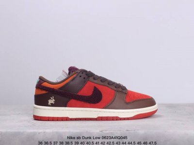 特价耐克nike Sb Dunk Low 复古低帮休闲运动滑板板鞋。采用脚感柔软舒适zoomair气垫，有效吸收滑板等极限运动在落地时带来的冲击力，为街头运动者