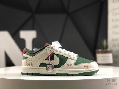 310 公司级带半码Nike Dunk Low 此款主张打破传统的工业化流水线设计限制，以Made By Ideas的超级创意为理念，集结众多潮流设计师，结合时