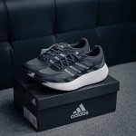 250 核心私 Adidas Adizero Aruku 轻盈跑鞋 耐磨减震专业跑步鞋 冲向目标，一路向前，不断挑战和突破自我 无论是平时训练还是马拉松，让这款