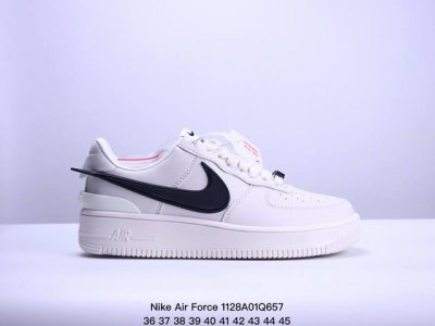 耐克nike Air Force 7空军一号低帮百搭休闲运动板鞋。柔软、弹性十足的缓震性能和出色的中底设计，横跨复古与现代的外型结合，造就出风靡全球三十多年的f