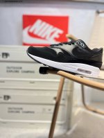 Nk Air Max 1 初代复古气垫慢跑鞋 由Tinker Hatfeld和Mark Parker在1987年设计 灵感来自于巴黎蓬皮杜中心 Tinker H