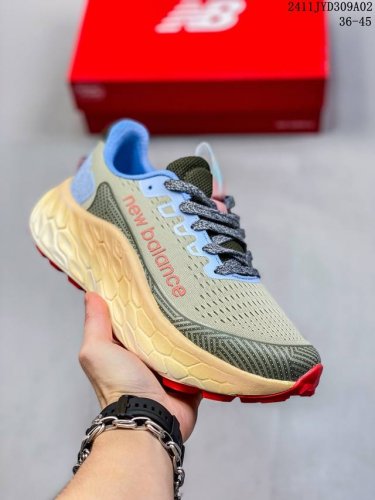 亚瑟士ASICS NOVAVLAST 4 户外越野休闲运动跑步鞋 透气网眼鞋面配合部分合成革材质 采用全新AHAR+橡胶材质,更加耐磨 尺码：36 37 37.