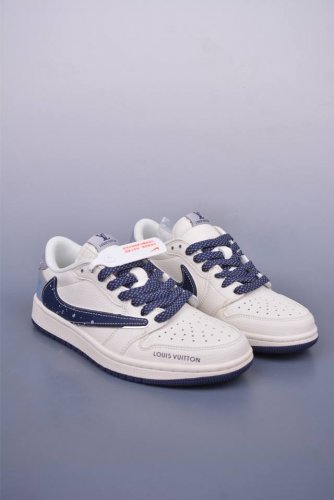Fragment X Travis Scott X Lv Air Jordan 1 Low 三方联名倒钩 全新的三方联名低帮倒钩鞋面延续了黑脚趾设计，整双鞋以全