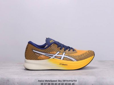 asics亚瑟士全新碳板竞速跑鞋，Metaspeed Sky马拉松缓震跑步鞋 亚瑟士asics Metaspeed Sky 是一款专业级出色的碳纤维板跑步鞋，具