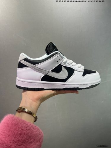 耐克Nike Dunk Low 扣篮系列 复古低帮休闲运动滑板板鞋 采用脚感柔软舒适Zoomair气垫 有效吸收滑板等极限运动在落地时带来的冲击力 为街头运动者