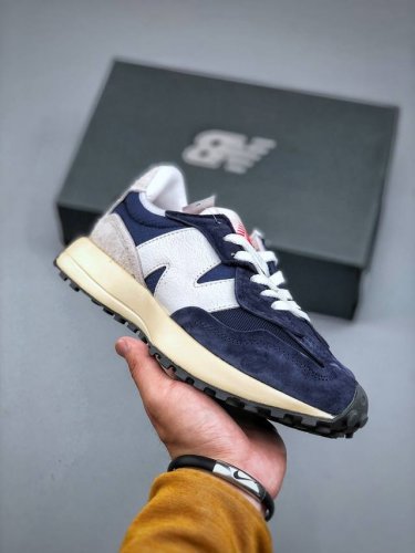 New Balance Nb327 全新批次原数据档案结合二次高弾Md材料打造原版鞋底 鞋面由原厂特殊定制材料纹路细腻 多道序Qc把关品质完善 细节完美 以更纯