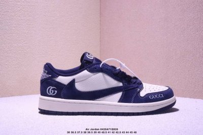 Fragment X Travis Scott X Gucci Air Jordan 1 Low 三方联名倒钩 全新的三方联名低帮倒钩鞋面延续了黑脚趾设计，整双