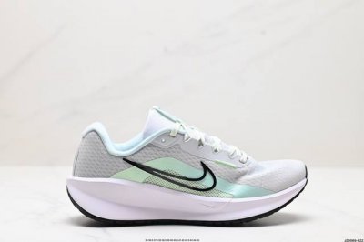 公司级耐克nike Downshifter 13 网面透气 舒适减震 防滑耐磨跑鞋 登月13代 非凡体验,轻盈舒适。专为实现舒适畅跑而打造, 采用出色鞋面, 巧