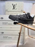 广东原产# 路易威登 Louis Vuitton Lv路易威登板鞋 新款 Lv Trainer最新配色运动鞋 L家 篮球鞋风格运动鞋 该鞋由艺术总监 Virgi