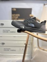 thenorthface北面 鞋面采用进口飞织弹力面柔韧性和舒适性简直无法言喻鞋底采用Md底 回弹减震效果 上脚像踩棉花糖 有效减少运动时候的摩擦Nf0A8Ad