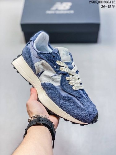 真标 Nb 新百伦 New Balance 327系列复古休闲运动慢跑鞋时尚男女运动鞋 以更纯粹的复古风格设计打造的全新造型 侧身还以解构设计 将 N 字标志以