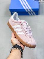 Adidas 阿迪达斯 男女鞋，升级原楦纸版开发，采用翻毛皮组合环保纤维革鞋面材质，内环保海玻璃鞋垫，外置rb橡胶大底将复古进行到底，阿迪达斯adidas Ga